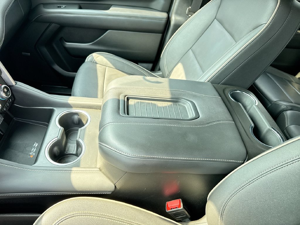 Used 2024 GMC Yukon XL SLT w/ SLT Luxury Package RWD image 24