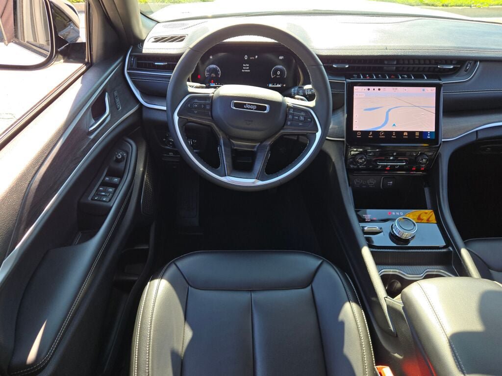 Certified 2025 Jeep Grand Cherokee L Limited w/ Black Appearance Package AWD/4WD image 2