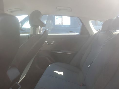 Used 2025 Kia K4 LXS image 12