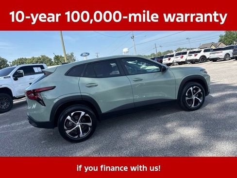 Used 2024 Chevrolet Trax RS w/ Sunroof Package FWD image 19