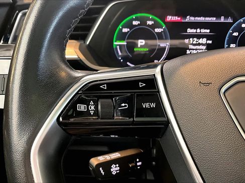 Used 2023 Audi e-tron Premium w/ Convenience Plus Package image 23