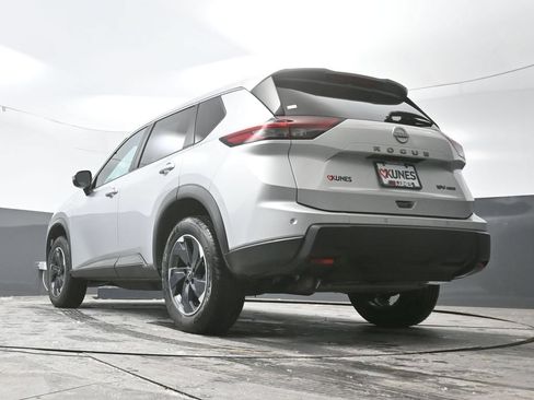 Used 2024 Nissan Rogue SV AWD/4WD image 54