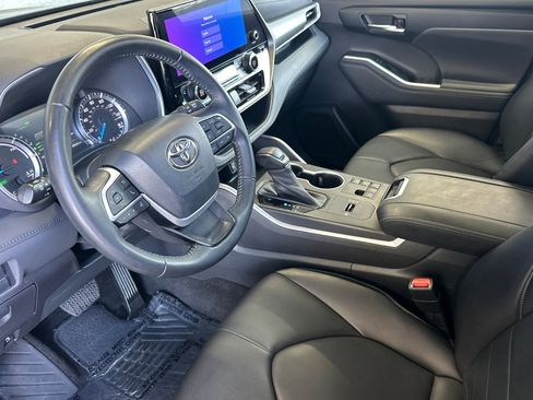 Used 2023 Toyota Highlander XLE FWD image 9