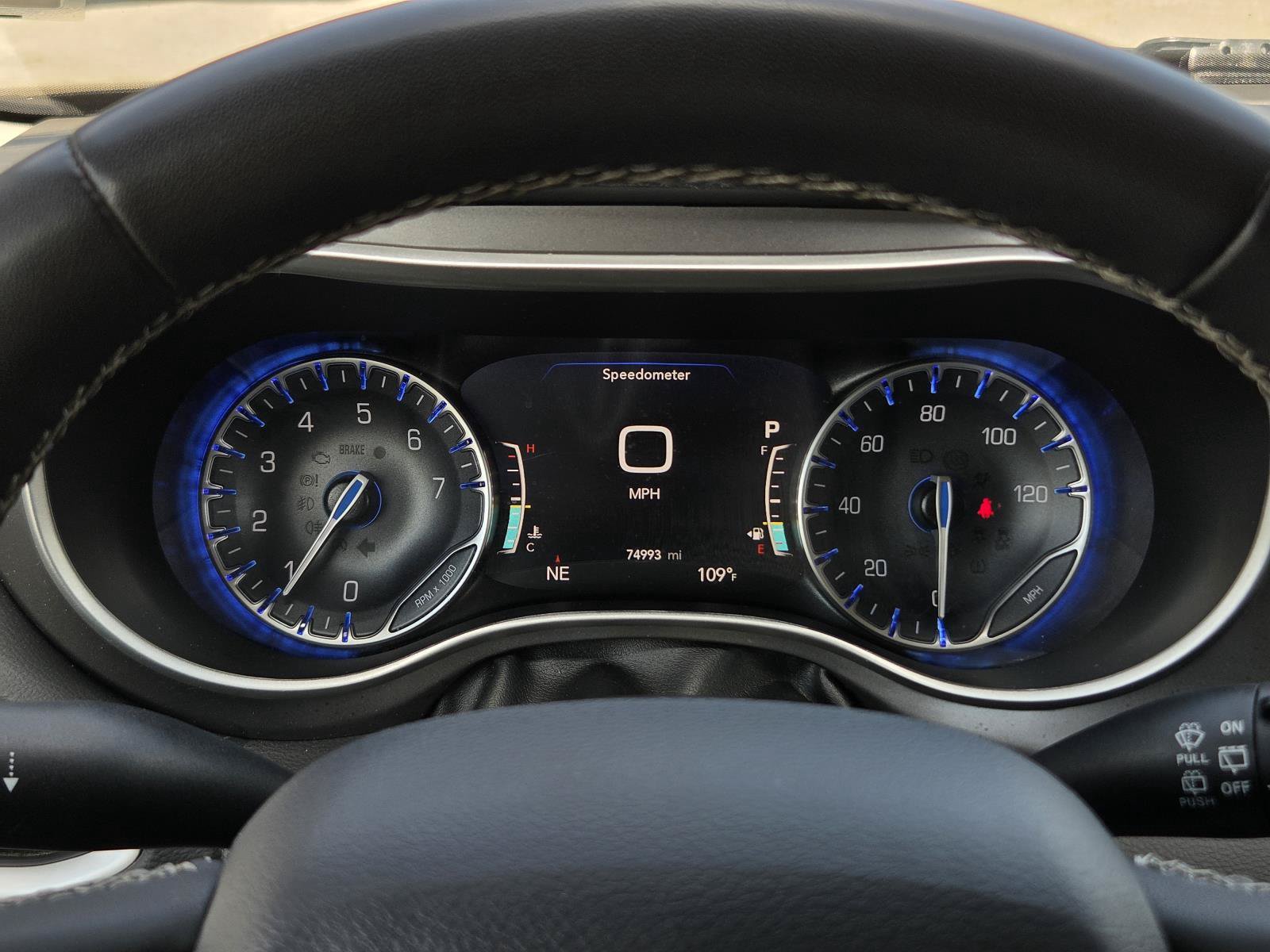 Used 2023 Chrysler Pacifica Touring-L FWD image 22