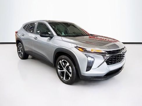 Used 2024 Chevrolet Trax RS FWD image 3