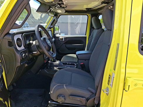 Used 2024 Jeep Wrangler Unlimited AWD/4WD image 17