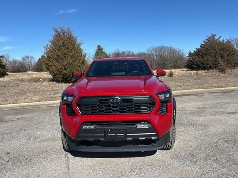 Used 2025 Toyota Tacoma TRD Off-Road image 2