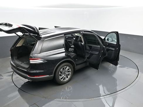 Used 2023 Lincoln Aviator AWD image 30