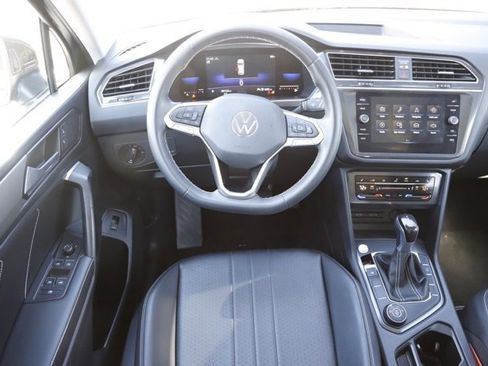 Used 2022 Volkswagen Tiguan SE image 21