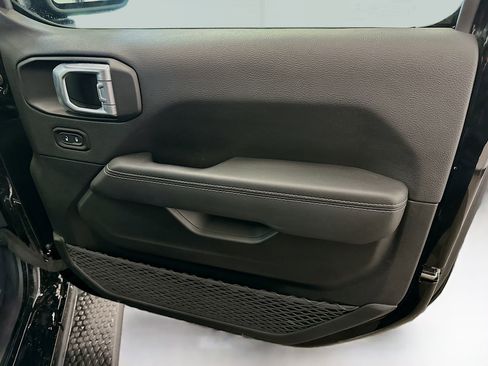 Used 2023 Jeep Wrangler Sahara w/ Safety Group image 33