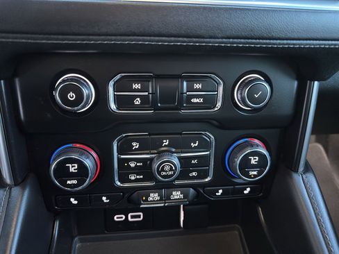 Used 2023 Chevrolet Suburban LT image 21