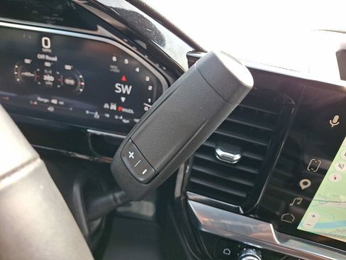 Used 2026 GMC Sierra 1500 SLT AWD/4WD image 15