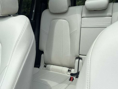 Used 2023 Mercedes-Benz GLB 250 4MATIC image 35