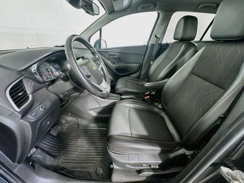 Used 2018 Chevrolet Trax LT w/ LT Convenience Package AWD/4WD image 13