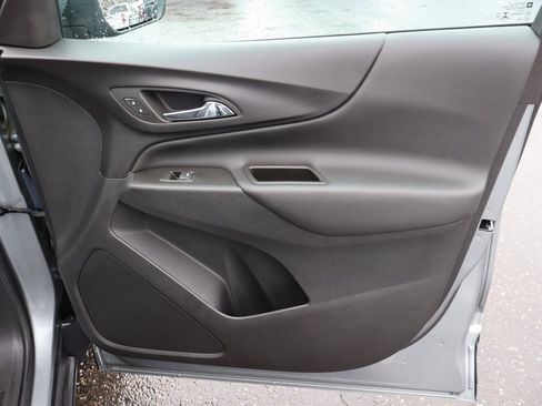 Used 2023 Chevrolet Equinox LT image 25