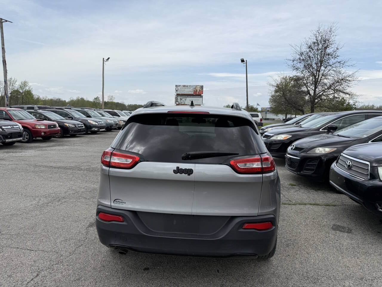 Used 2017 Jeep Cherokee Sport FWD image 7
