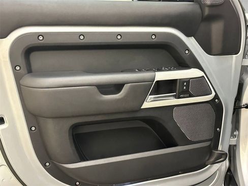 Used 2023 Land Rover Defender 110 X-Dynamic SE image 13