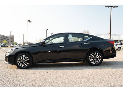 Used 2025 Nissan Altima 2.5 SV AWD/4WD image 5