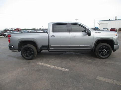 Used 2024 Chevrolet Silverado 3500 High Country w/ High Country Premium Package image 4