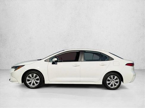 Used 2022 Toyota Corolla LE image 9