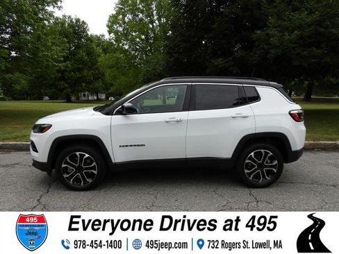Used 2023 Jeep Compass Limited AWD/4WD image 2
