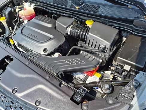 Used 2025 Chrysler Pacifica Select FWD image 37