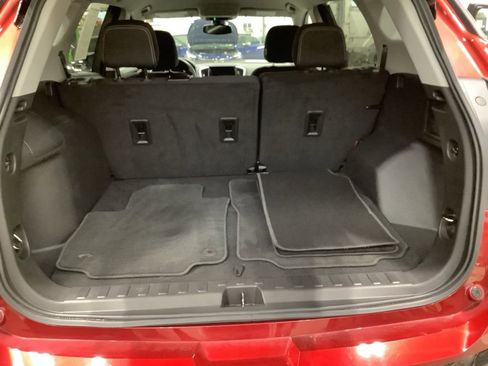 Used 2023 GMC Terrain SLE w/ Driver Convenience Package image 27