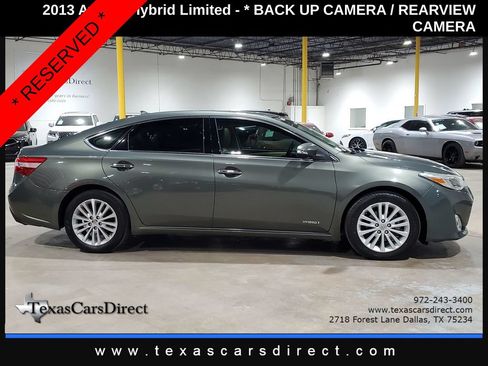 Used 2013 Toyota Avalon Limited w/ Technology Pkg FWD image 5