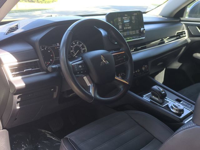 Used 2024 Mitsubishi Outlander SE Black Edition AWD/4WD image 29