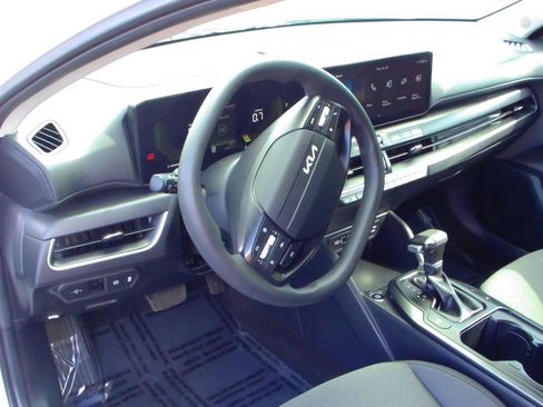 Used 2025 Kia K4 FWD image 5