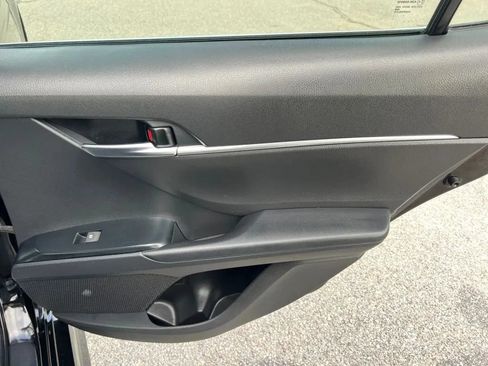 Used 2020 Toyota Camry SE FWD image 20