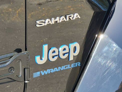 Used 2023 Jeep Wrangler Sahara w/ Cold Weather Group image 11