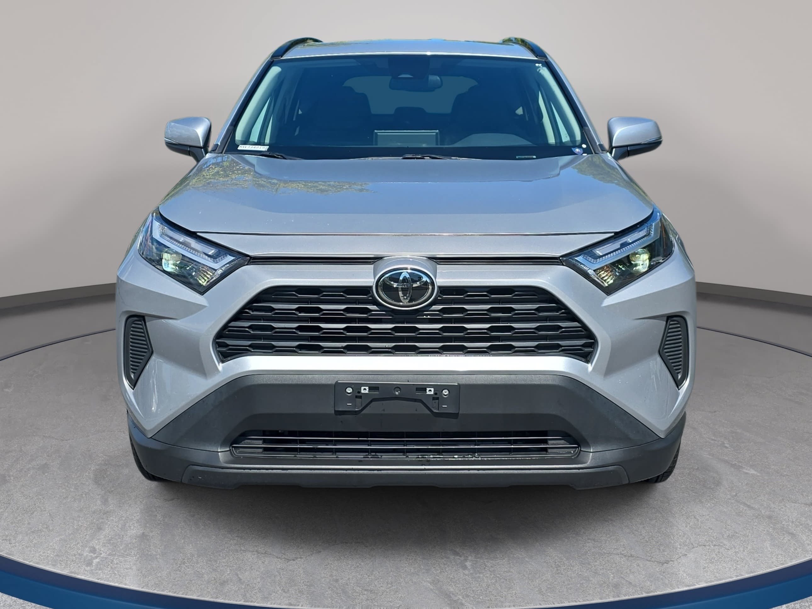 Used 2024 Toyota RAV4 XLE FWD image 2