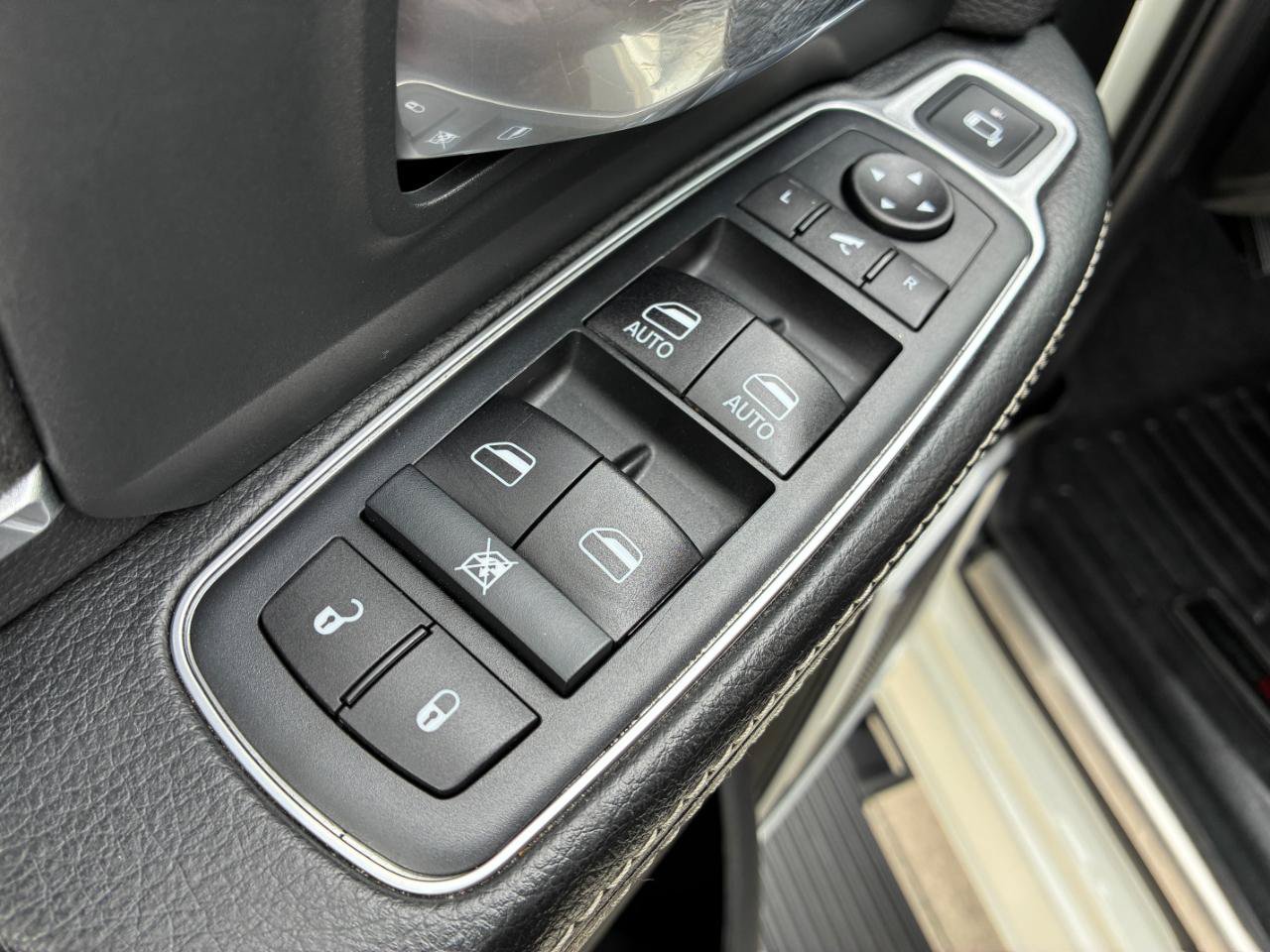 Used 2020 RAM 2500 Laramie w/ Night Edition AWD/4WD image 11