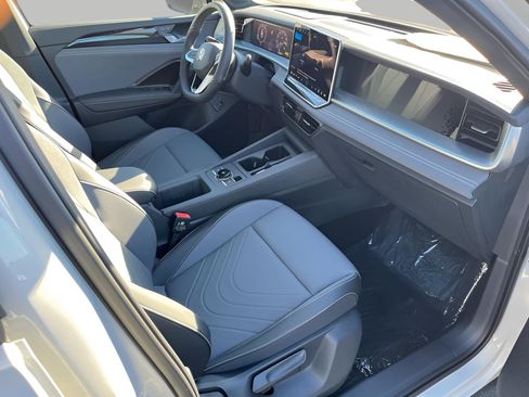 New 2026 Volkswagen Tiguan SE R-Line image 10