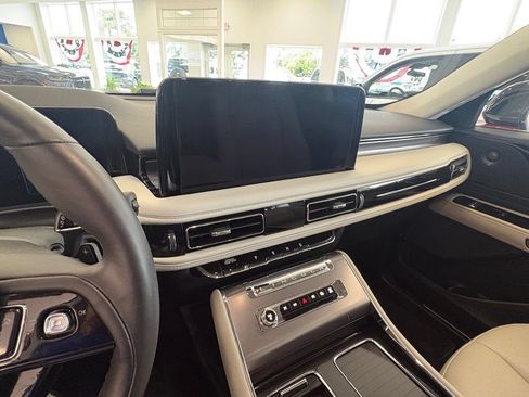 Used 2025 Lincoln Aviator AWD w/ Equipment Group 101A image 31