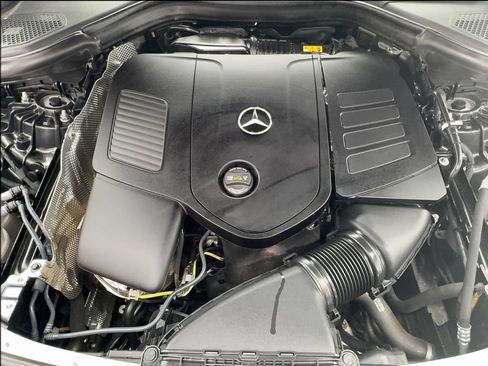 Used 2024 Mercedes-Benz GLC 300 4MATIC w/ Driver Assistance Package image 18
