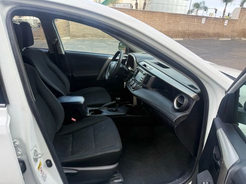 Used 2014 Toyota RAV4 LE image 10