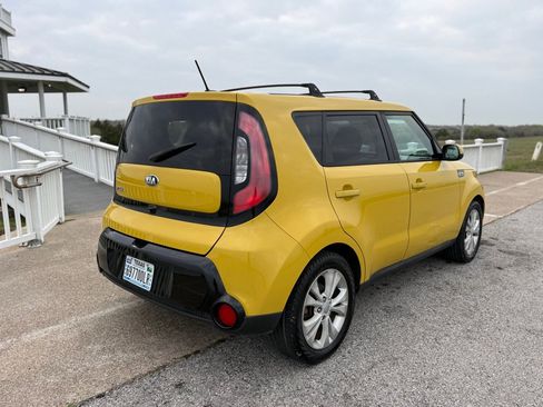 Used 2016 Kia Soul + image 5
