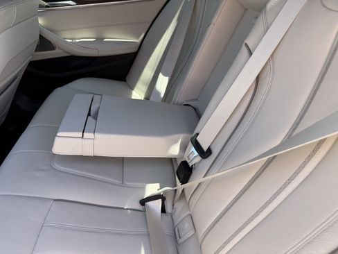 Used 2022 BMW M550i xDrive AWD/4WD image 21