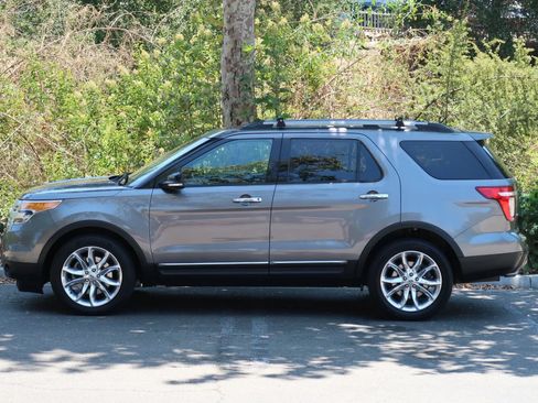 Used 2013 Ford Explorer XLT AWD/4WD image 3