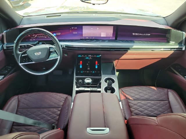 Used 2026 Cadillac Escalade Luxury w/ LPO, Radiant Package AWD/4WD image 8