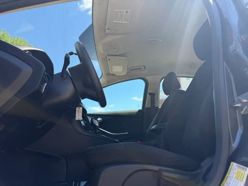 Used 2016 Ford Focus SE w/ Reverse Sensing Package image 17