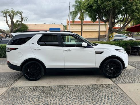 Used 2018 Land Rover Discovery SE image 4
