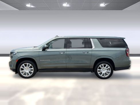 Used 2023 Chevrolet Suburban High Country w/ Premium Package 2 RWD image 2