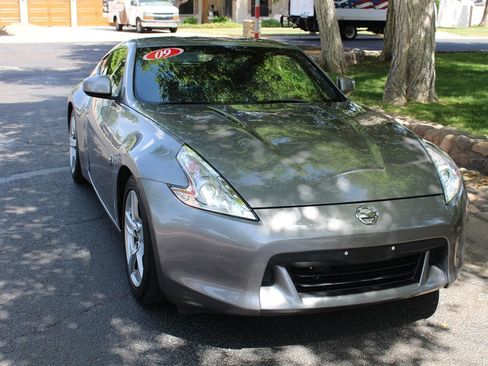 Used 2009 Nissan 370Z Touring RWD image 32