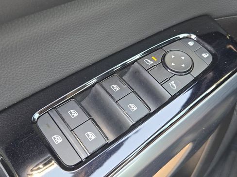 Used 2025 Nissan Pathfinder SL AWD/4WD image 30