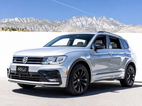 Used 2020 Volkswagen Tiguan SE R-Line w/ 3rd Row Seat Package AWD/4WD image 1
