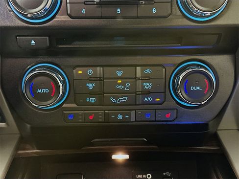 Used 2015 Ford F150 Lariat image 19