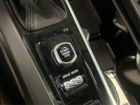 Used 2020 Volvo XC60 T5 Momentum image 30